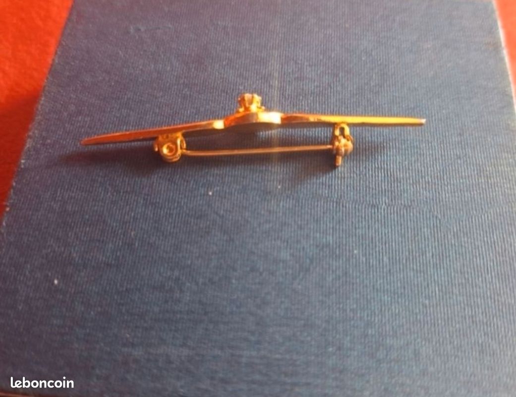 Broche fine dorée 5.5cm (image 3)