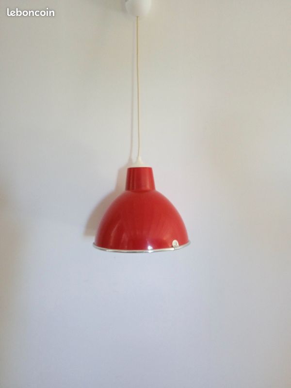 Lustre rouge (image 1)