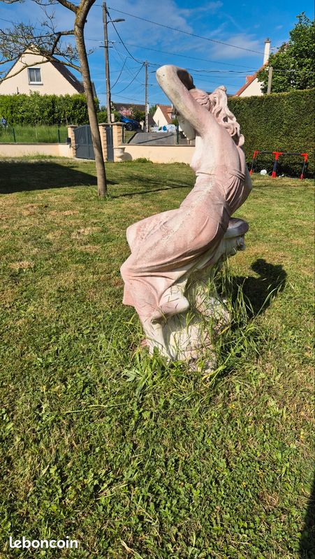 Statue (image 2)