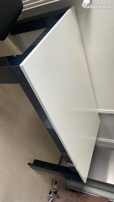 Table (image 1)
