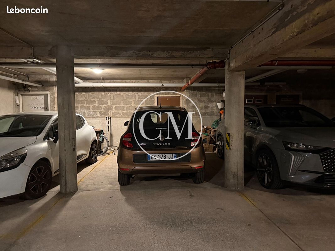 Parking/box VERSAILLES · 45 000 €