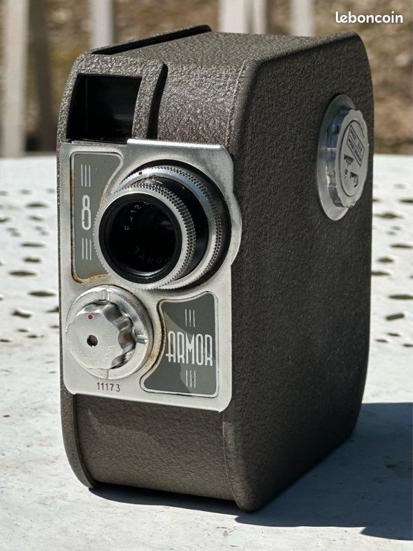 Caméra 8mm ARMOR III + Étui Cuir - État Collection / Fonctionne (image 3)
