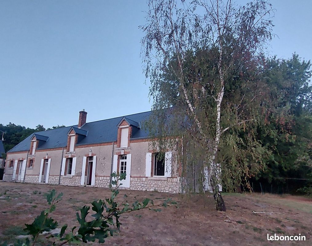 Maison 5 pièces 163 m² · à Gy-en-Sologne · 163 m² · 980 €