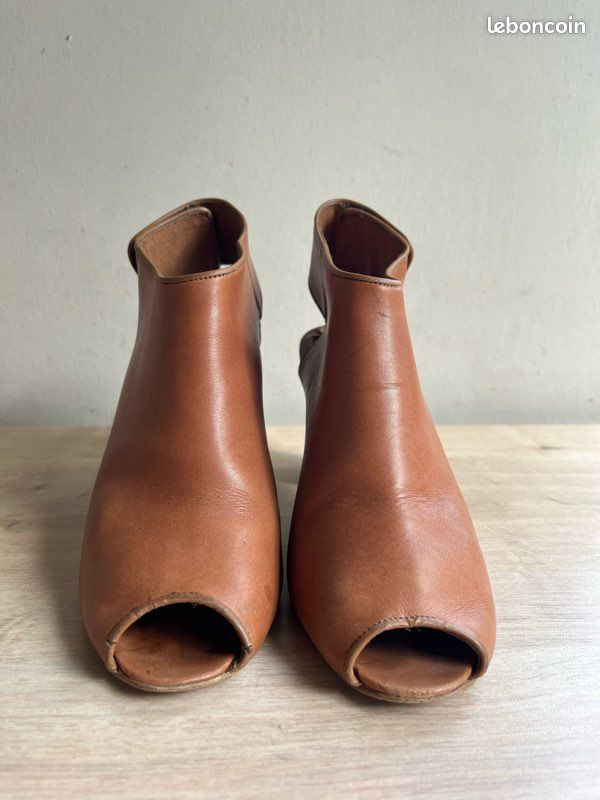 Chaussures en cuir marron à talons (image 2)