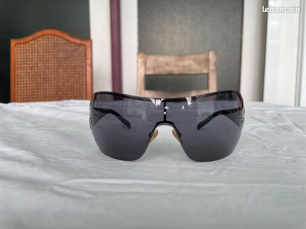 Lunettes de soleil Giorgio Armani – Unisexe – État neuf (image 1)