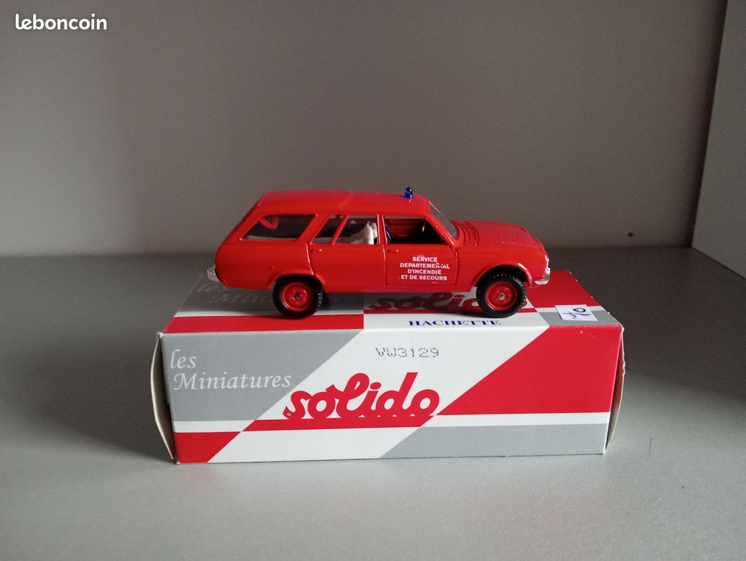 Solido ref 23 Peugeot 504 break ambulance Municipale 1/43
