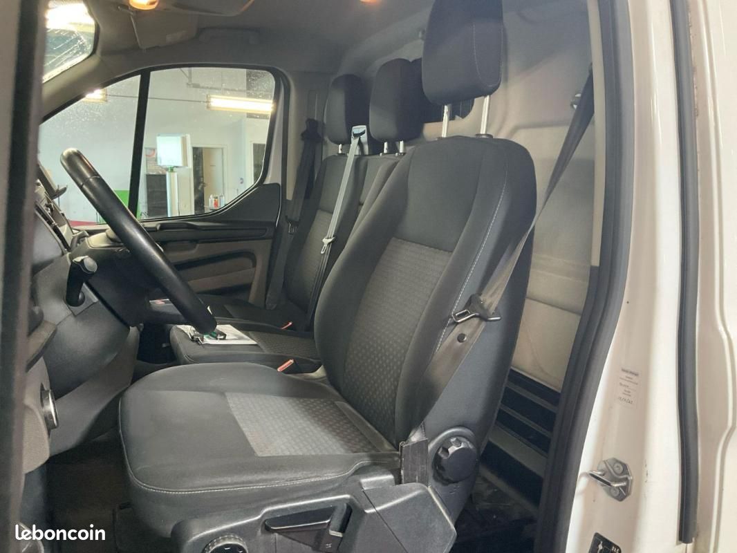 Ford Transit Custom FOURGON 320 L1H1 2.0 TDCi 130 Trend (image 4)