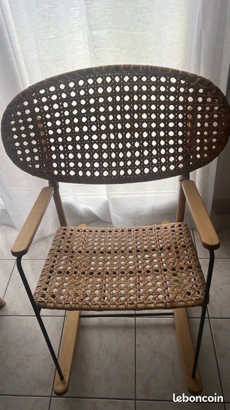 Fauteuil à bascule en rotin (image 1)