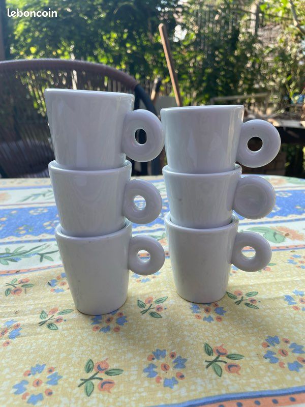 Lot 6 tasses porcelaine (image 1)