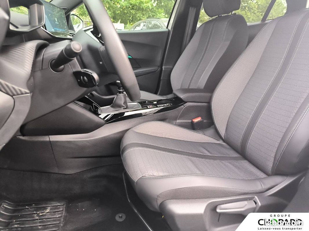 PEUGEOT 2008 PureTech 100 S&S BVM6 Allure Pack (image 22)