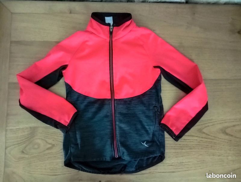 Veste de sport fille 7/8 ans, Decathlon, très bon état Vêtements
