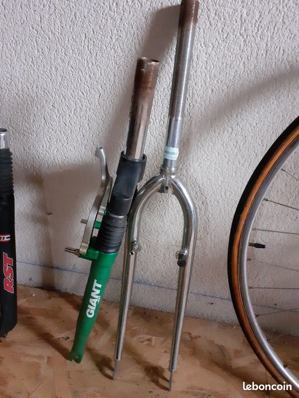 Fourche Vélo Vintage 650B / 26" Avec Support De Frein - Pièce Ancienne De Stock