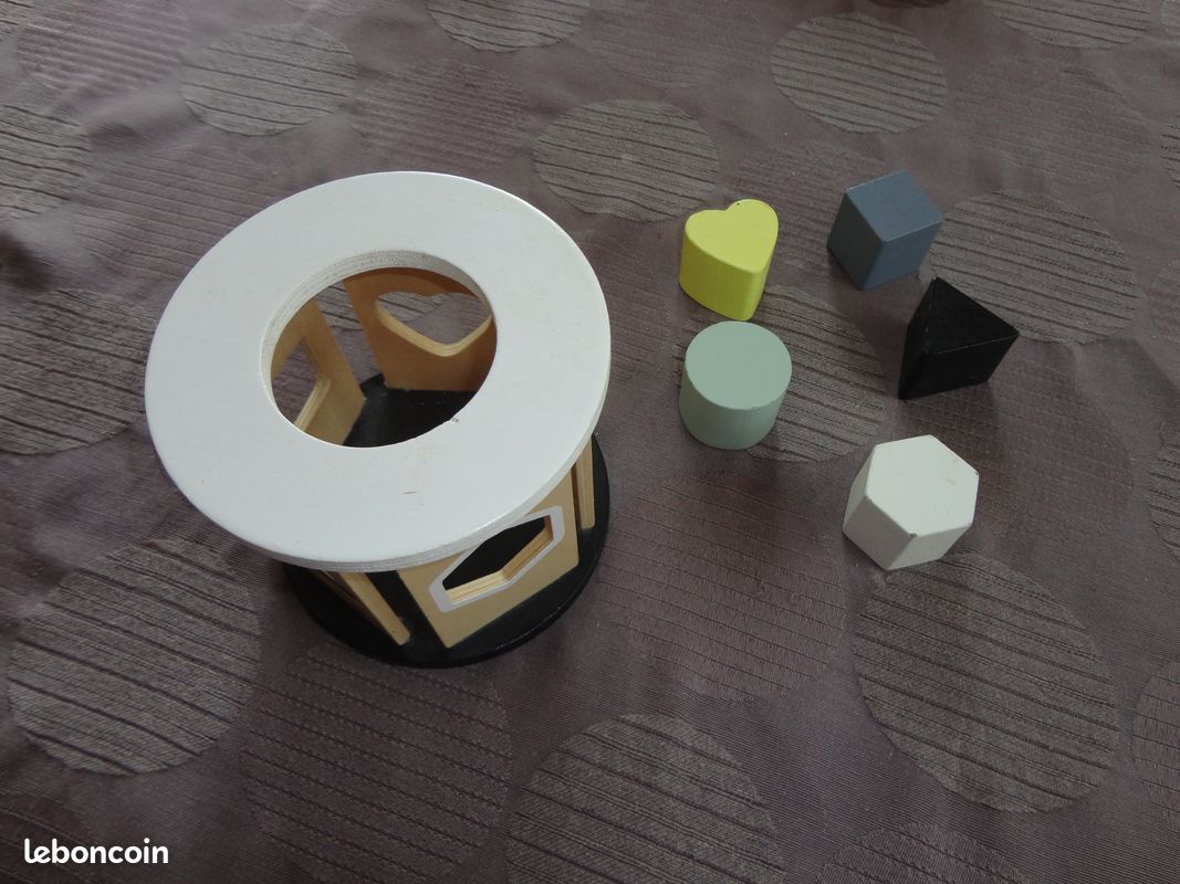 Jouet de formes en bois (image 1)