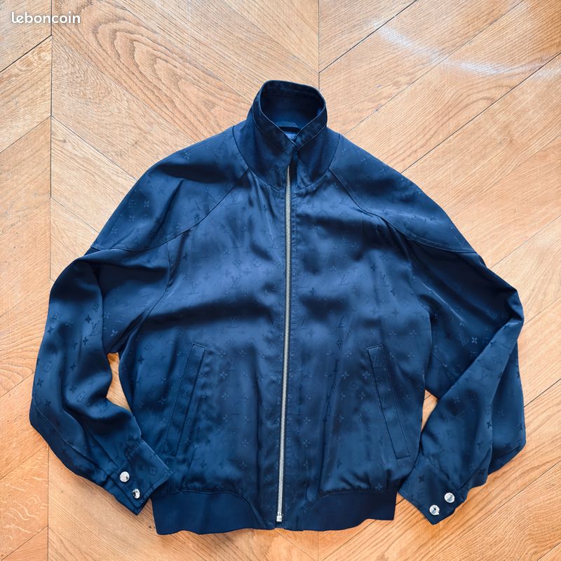 Blouson Louis Vuitton en satin bleu Vêtements