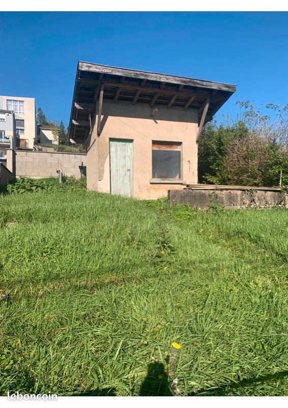 Terrain au bord de l'eau · à Ambacourt · 15 000 €
