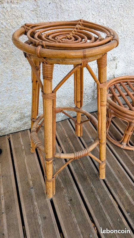 Lot 3 pièces rotin vintage, sellette + 2 tabourets (image 1)