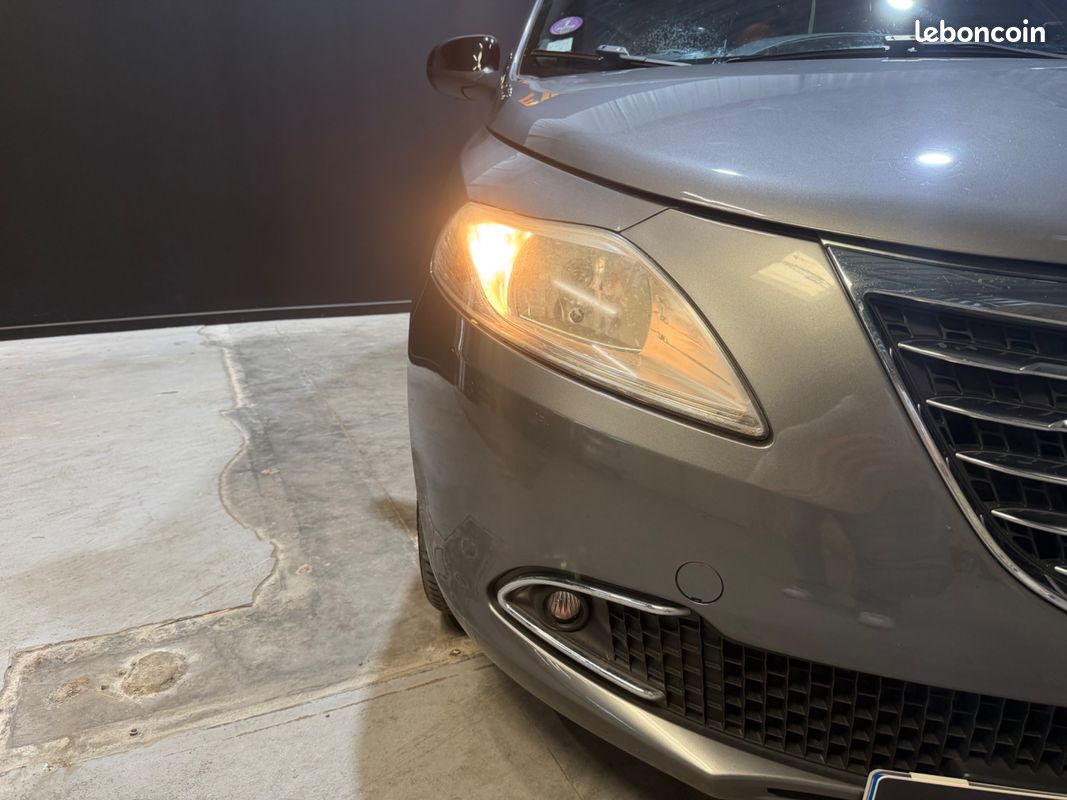 LANCIA YPSILON 1.2 70ch - suivi complet - 2 eme mains (image 23)