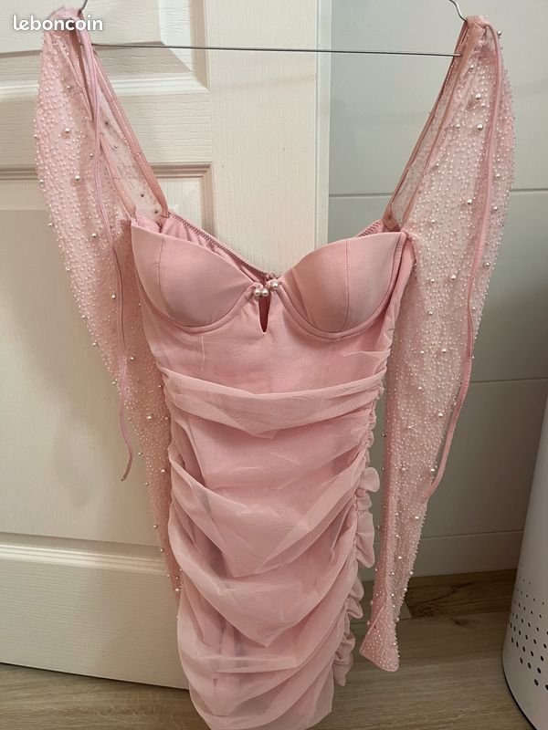 Robe Oh Polly rose perlée manches transparentes (image 1)