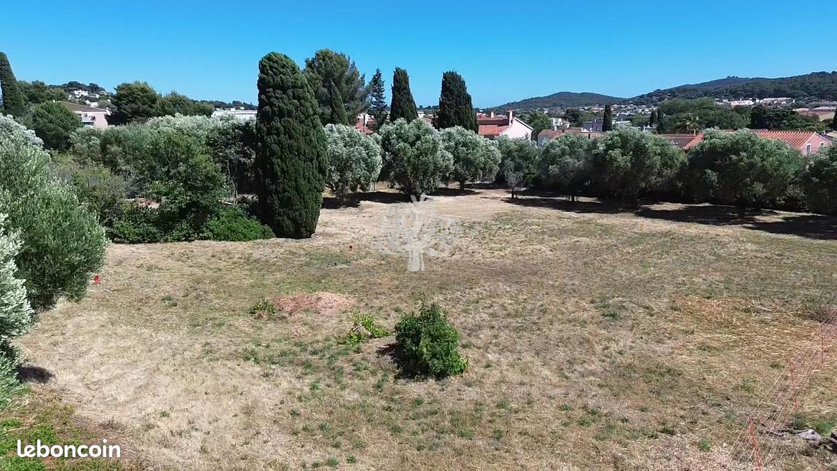 Terrain 2513 m² · à Six-Fours-les-Plages · 2 513 m² · 550 000 €