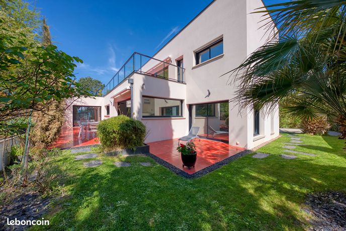 Villa 7 pièces 230 m² — 4