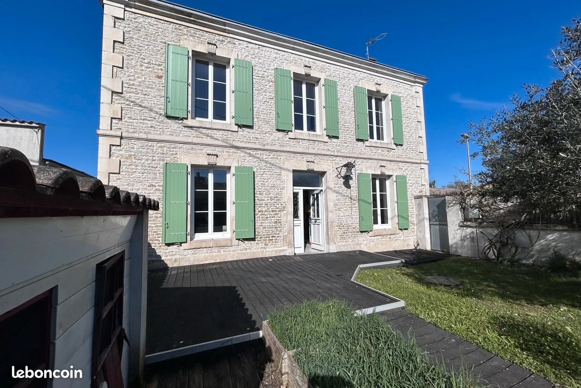 Maison 6 pièces 200 m² · à Sainte-Soulle · 200 m² · 372 000 €