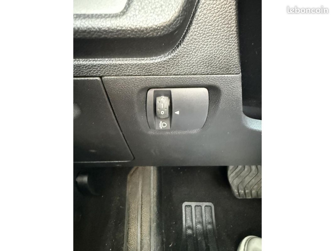 DACIA SANDERO 1.0 TCe - 90 - BV CVT III BERLINE Expression PHASE 2 (image 28)
