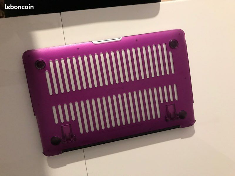 Coque MacBook Air 11 pouces bon état (image 2)