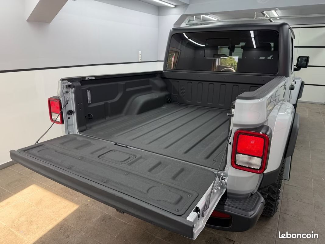 Jeep GLADIATOR Willys Sport 3.6 V6 284 ch BVA8 4x4 – Alpine – Navigation – Freedom Top (image 8)