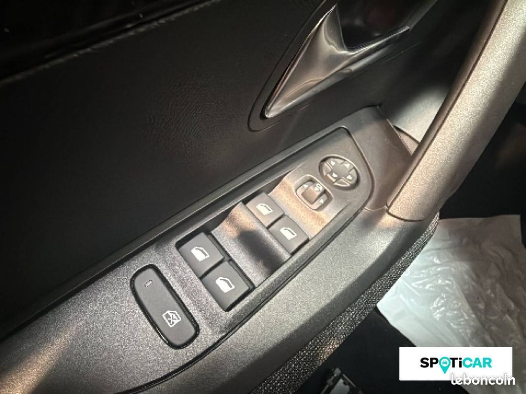 PEUGEOT 2008 Electrique 54 kWh 156 ch Style (image 24)
