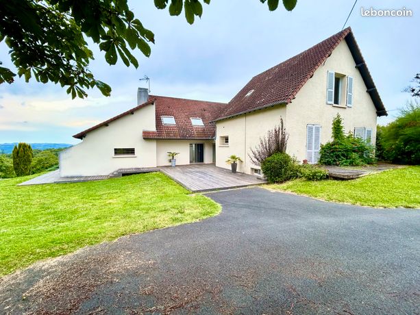 Sur les hauteurs de BRIVE avec 6200 m2 de terrain, MAISON de 254 m2 avec piscine
