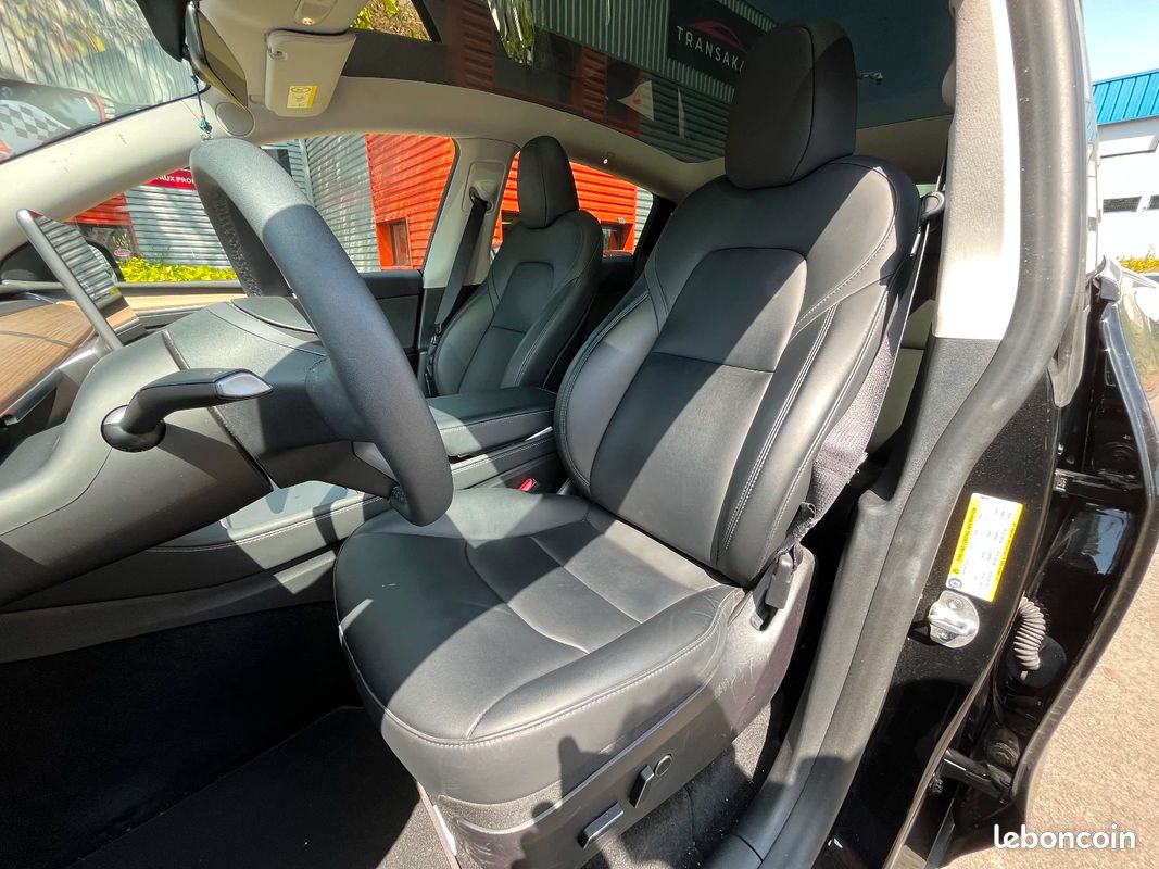 TESLA MODEL Y Standard RWD (image 16)
