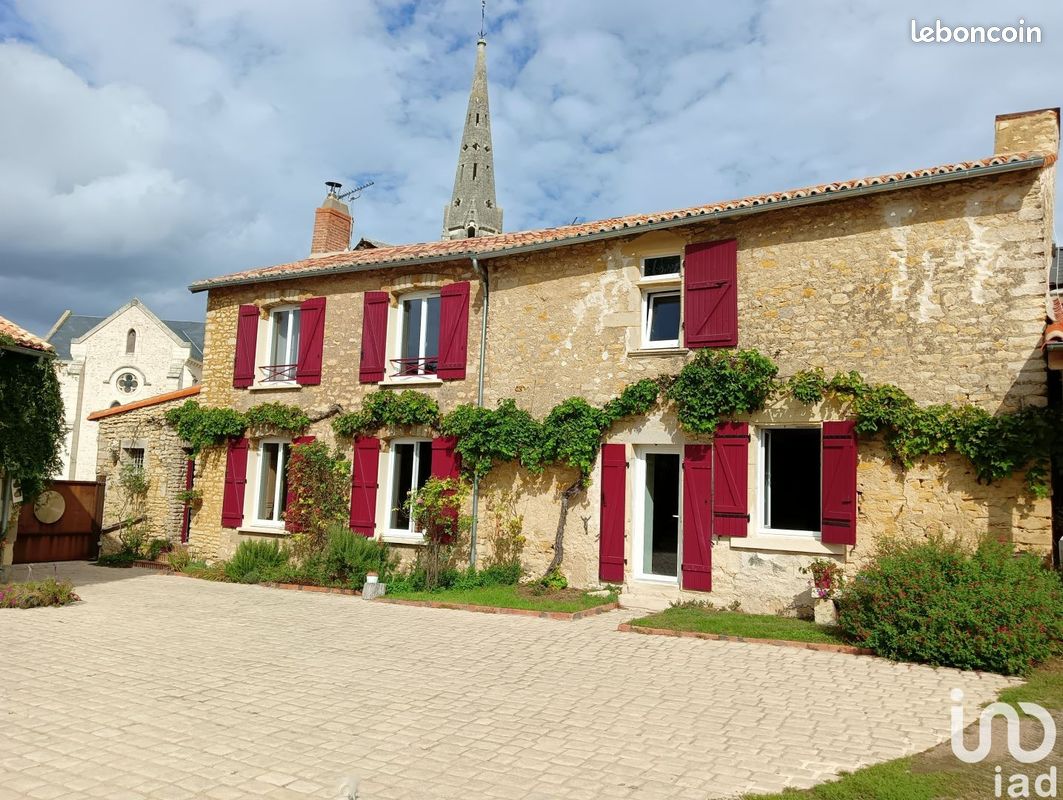 Longère 7 pièces 184 m² - Sainte-Verge 79100 (image principale 0)