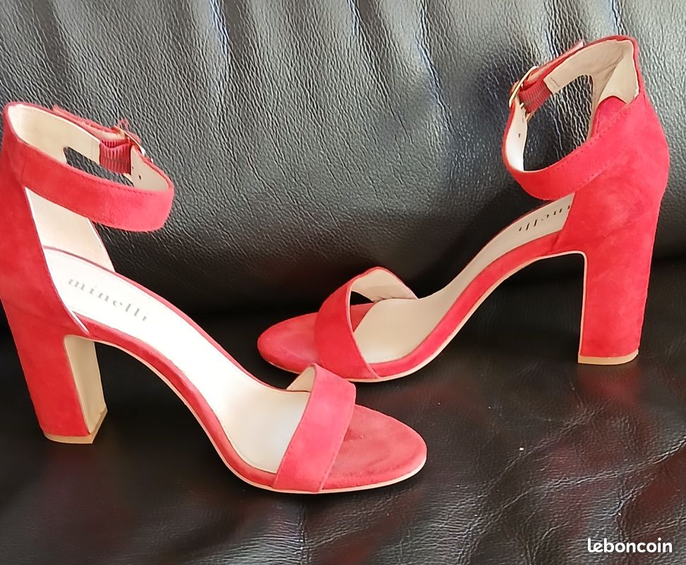 Escarpins Talons Aiguilles Rouges Amira - Taille 40 EU / 7 UK, Avec Bride Cheville, Occasion