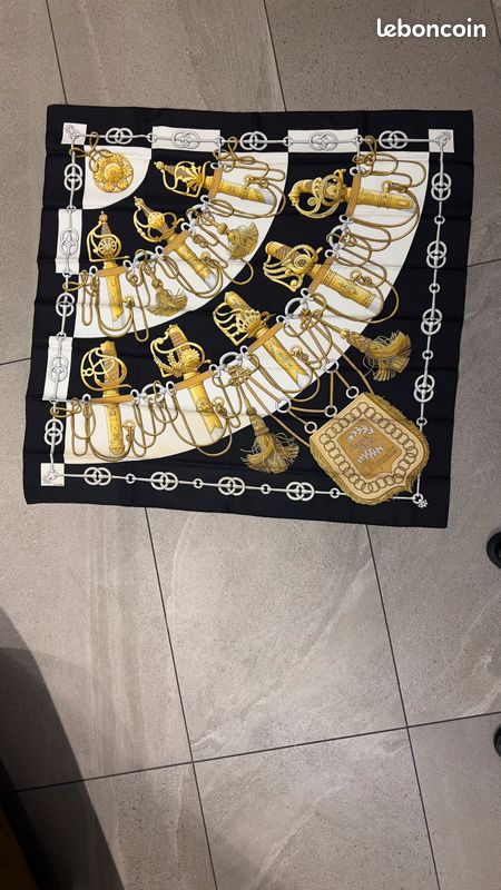 Foulard Hermès cliquetis et sa boîte (image 4)