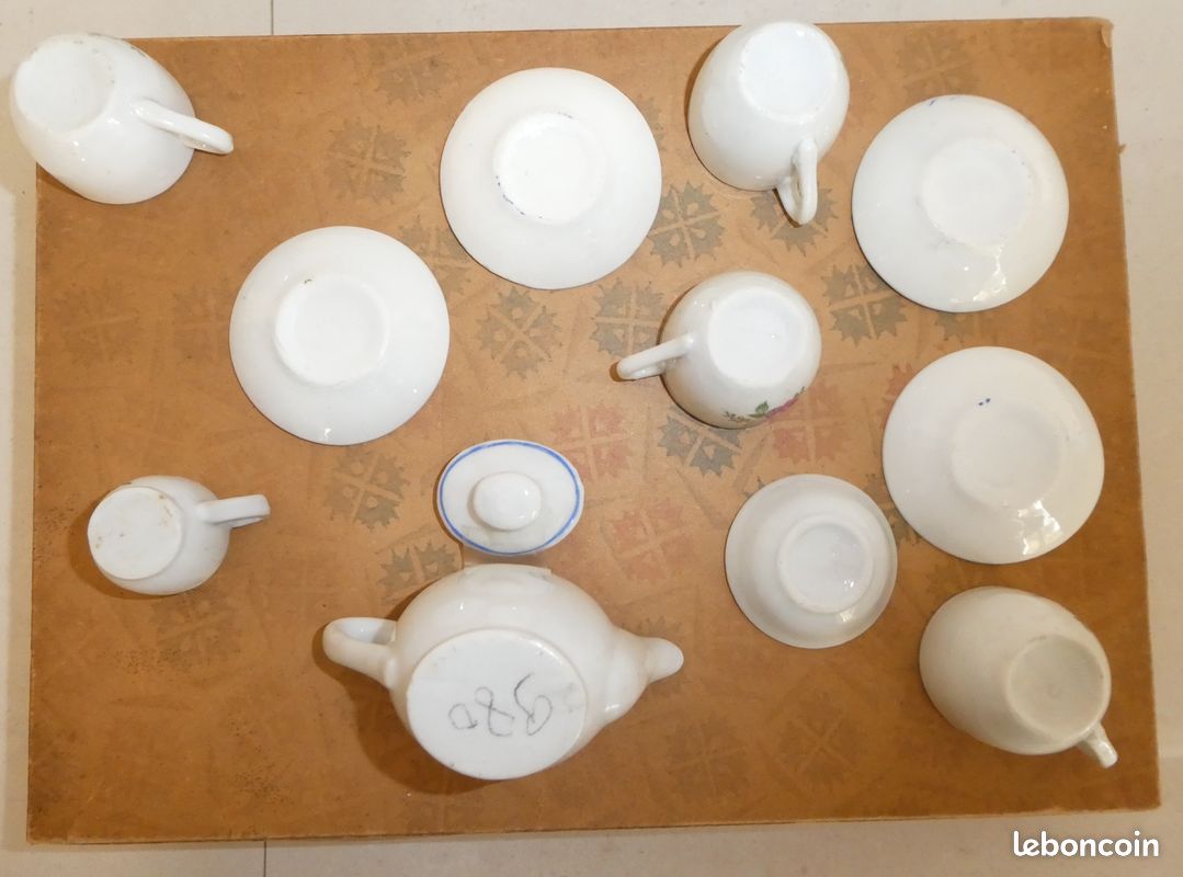 Ancienne Dinette Enfant Poupée - Soupière Et Assiettes En Porcelaine