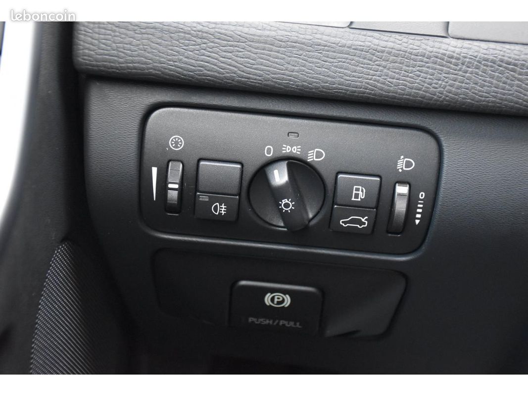 VOLVO XC60 D5 FAP AWD - 205 - BVA Geartronic Momentum (image 12)
