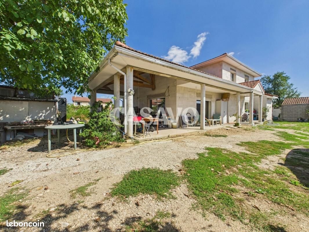 Maison 10 pièces 305 m² · à Tignieu-Jameyzieu · 305 m² · 1 400 000 €