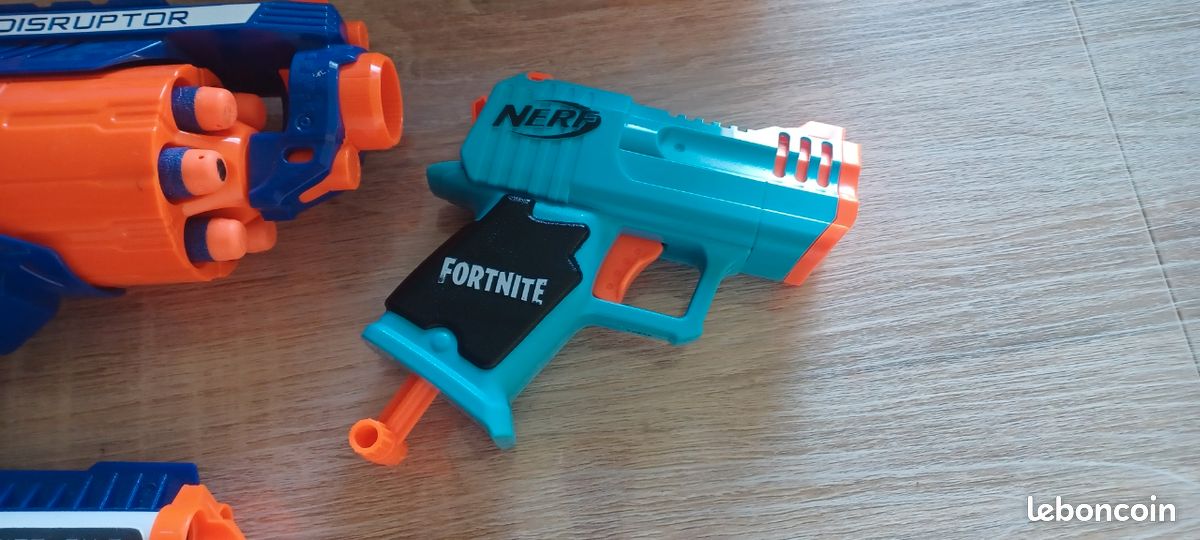 Lot pistolets+ cible NERF (image 2)