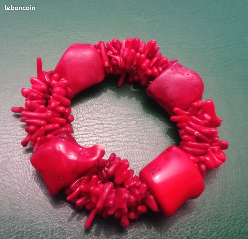 Bracelet pierres naturelles rouges forme originale et moderne sur élastique neuf (image 1)