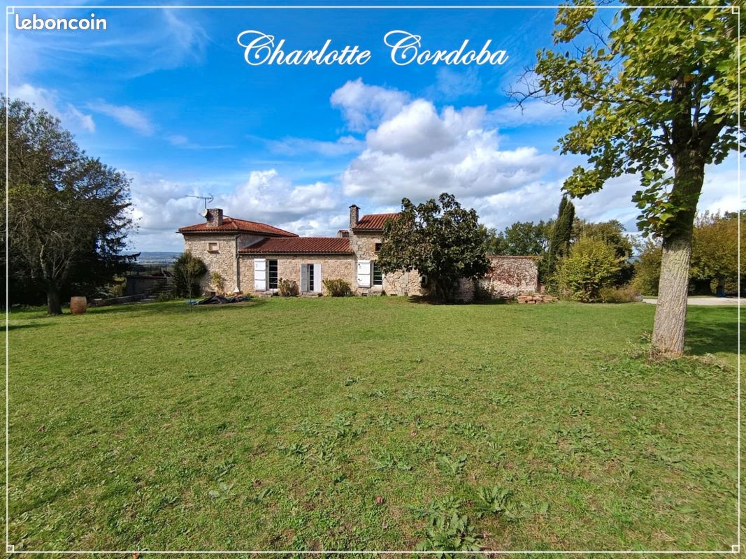 Maison 10 pièces 313 m² · à Aiguillon · 313 m² · 365 000 €