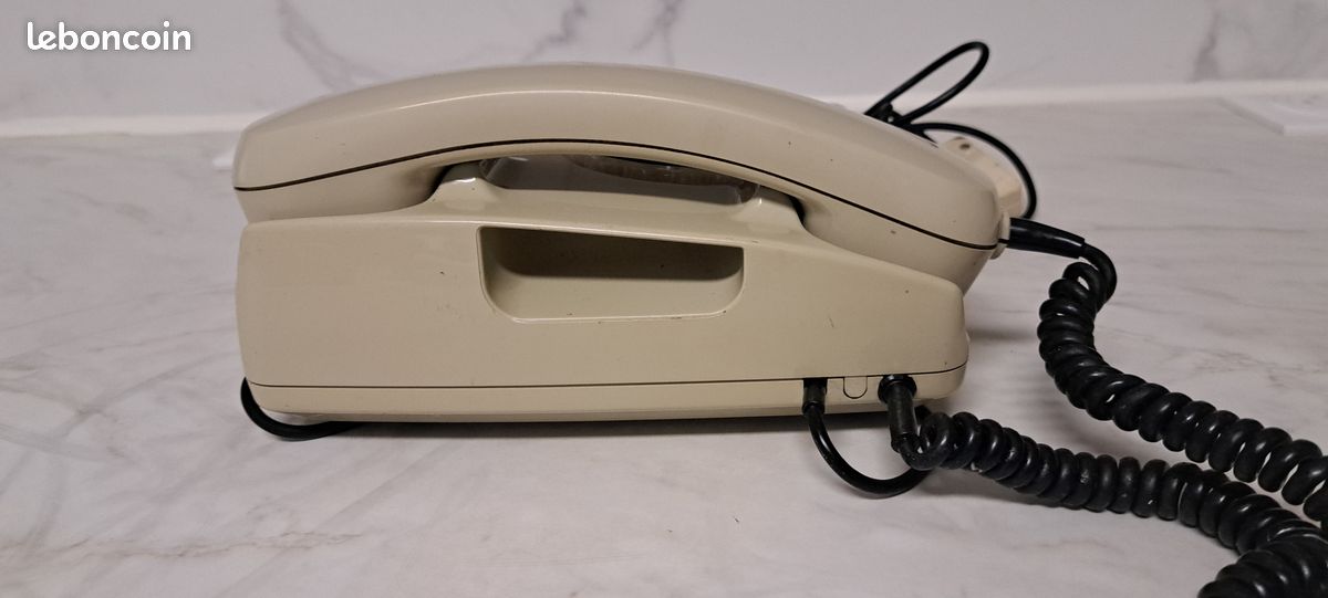 Téléphone allemand Siemens à cadran Années 1980 (image 6)