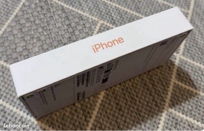 IPhone 17 pro Max orange (image 2)