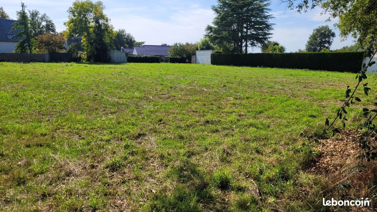 Terrain à bâtir de 1452 m² à LA CHAPELLE-SUR-ERDRE (44) · 250 000 €