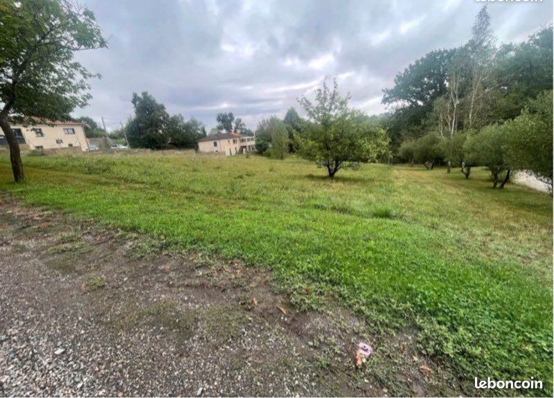 Terrain constructible · à Le Garric · 70 000 €