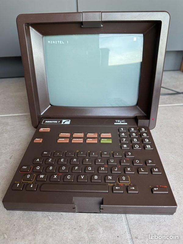 Vieux Minitel 1 Alcatel Modèle PTT De 1985, état Vintage Pour Pièces