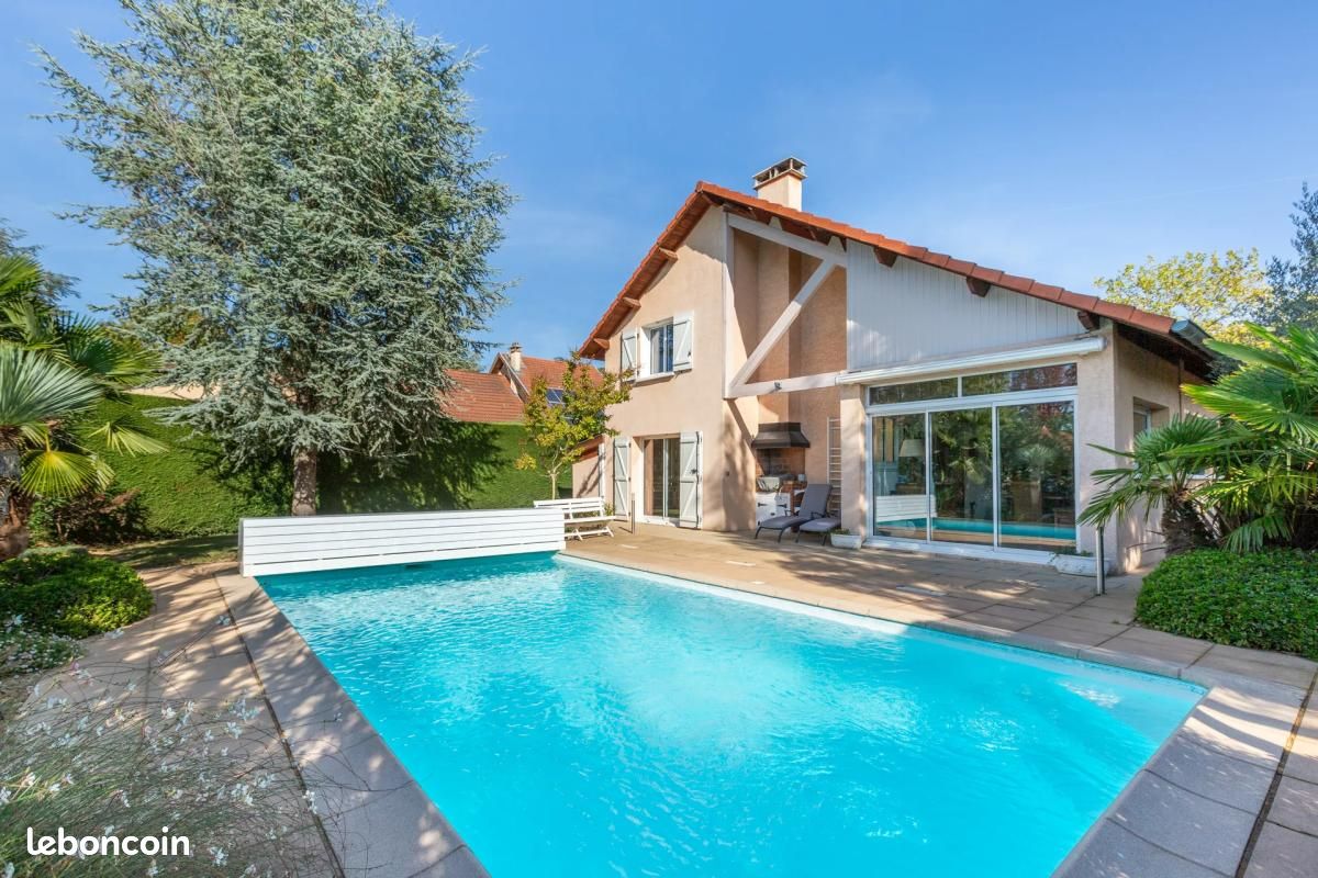 Maison 8 pièces 162 m² · à La Tour-de-Salvagny · 162 m² · 790 000 €