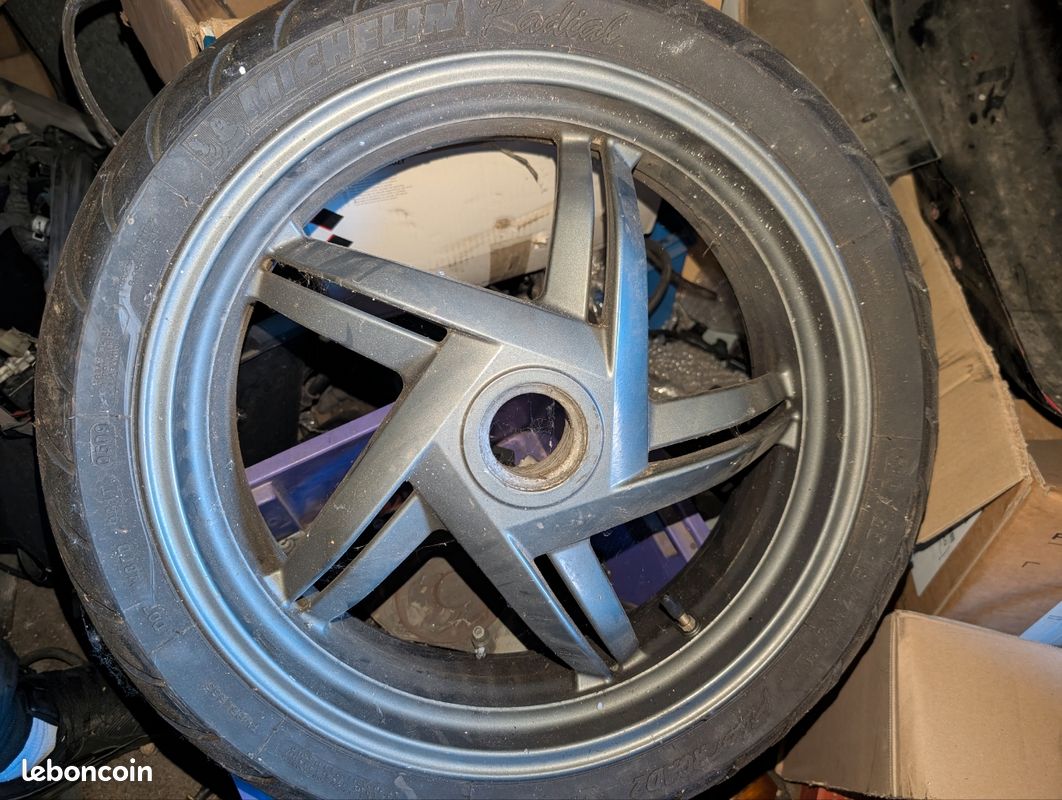 Jantes arrière Aprilia 1000rst (image 3)