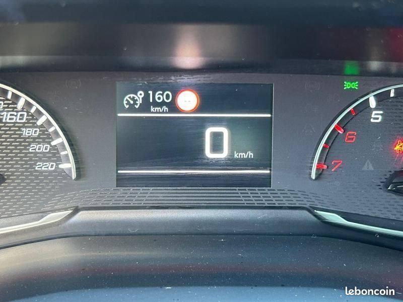 Peugeot 2008 1.2 PureTech 100ch S&S Active (image 15)
