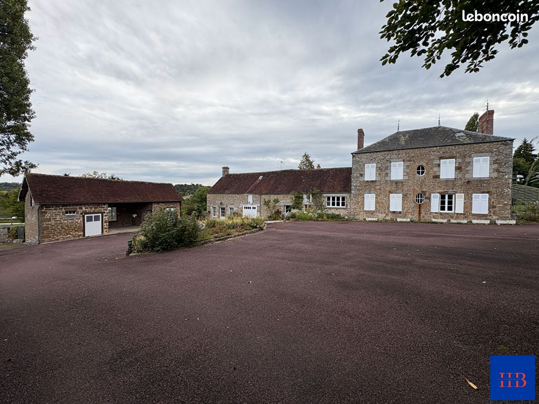 Maison 10 pièces 255 m² · à Putanges-le-Lac · 255 m² · 315 000 €