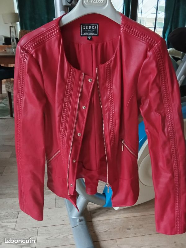 Veste En Similicuir Rouge Guess – Taille EU 40 – Col Fausse Fourrure